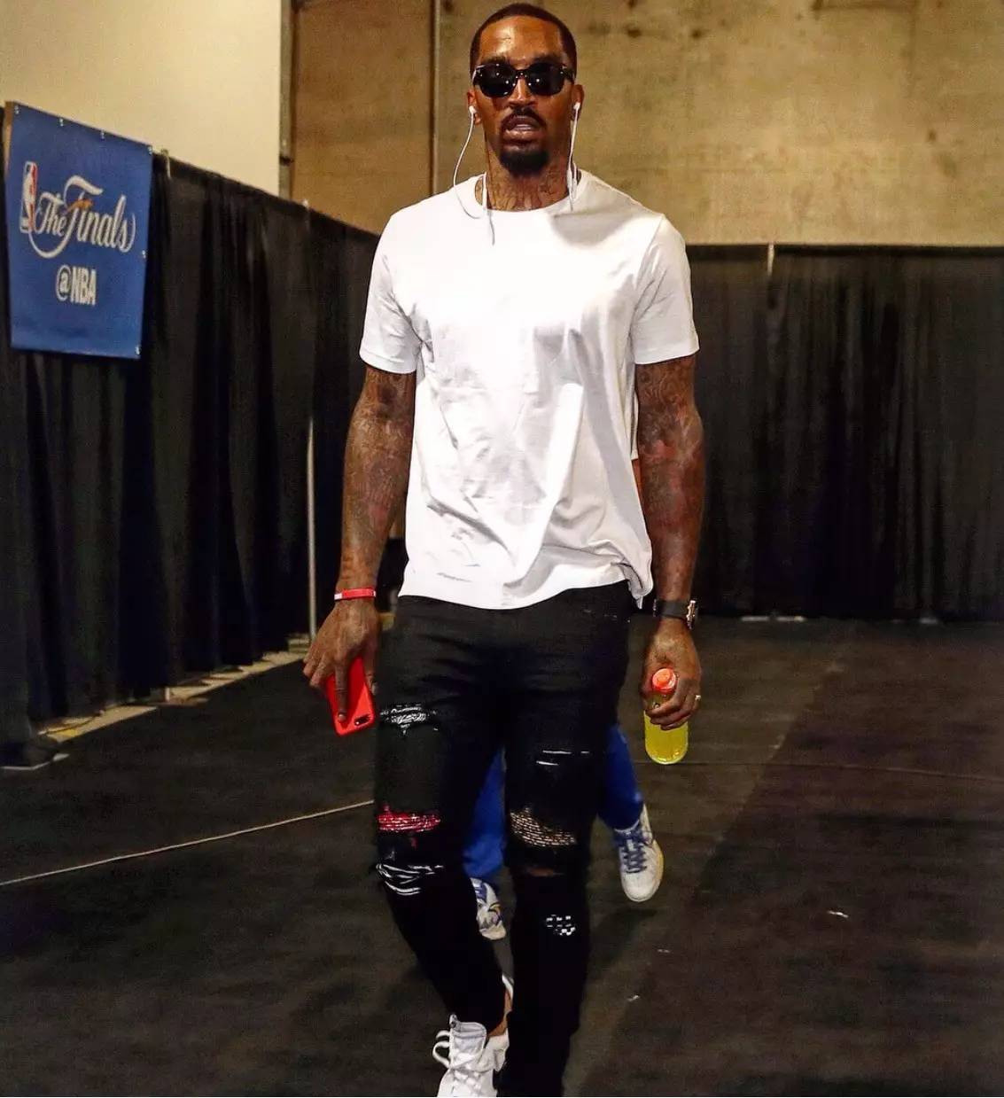 记者：富安健洋已与阿贾克斯就一份短期合同达成一致（消息称，富安健洋已与阿贾克斯谈妥短期合约）