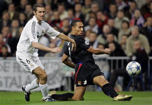 刘伟国：捧起中甲冠军奖杯很激动，明年力争在中超站稳脚跟（刘伟国：中甲夺冠令人振奋，明年力求在中超站稳脚跟）