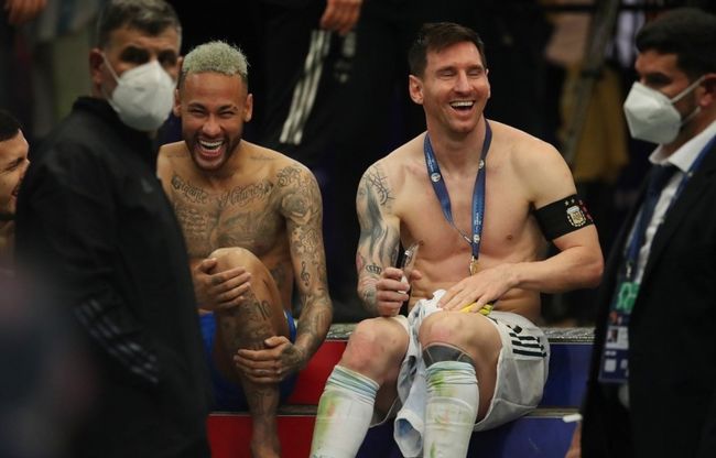 维埃里：现在拿皮奥和其他人比较毫无意义，应该让他安心踢球（维埃里：别再拿皮奥和别人比较了，让他专心踢球吧）