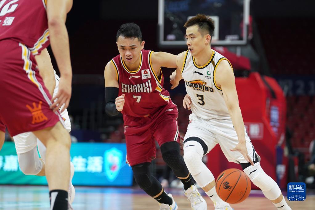 魔术晋级四强！肉装库里37分第一功臣 6人上双1数据是热火2倍（魔术闯进四强！“肉装库里”37分立首功，6人得分上双，关键数据碾压热火达两倍）