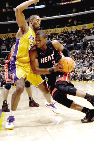 马竞vs圣吉罗斯联合：阿尔瓦雷斯搭档格列兹曼，小西蒙尼出战（格列兹曼携手阿尔瓦雷斯，马竞迎战圣吉罗斯联合，小西蒙尼出战）