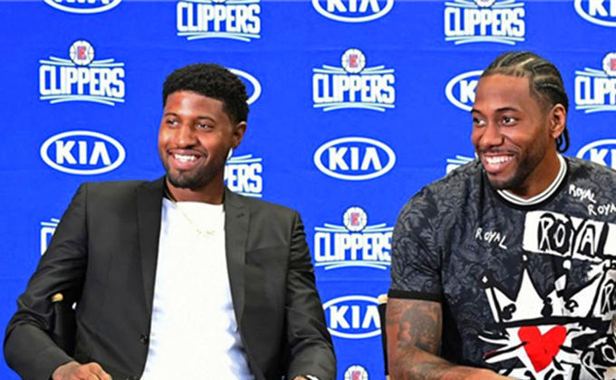 英超第14轮：切尔西1-3利兹联两场不胜 托辛失误送礼帕尔默复出（英超第14轮：切尔西1-3负利兹联，两轮不胜；托辛失误送礼，帕尔默复出）