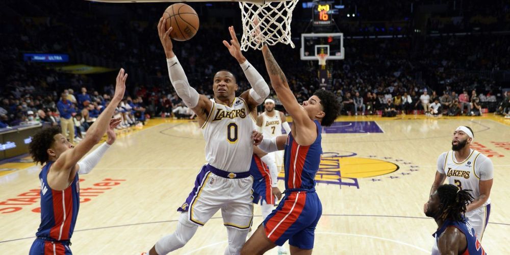 U22国家队走进成都实验小学西区分校，黄博文、于大宝等人与师生互动（U22国家队走访成都实验小学西区分校，黄博文、于大宝等人与师生开展互动交流）