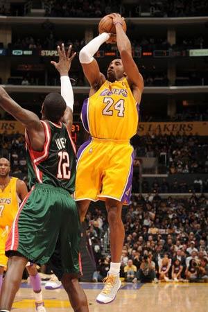 马卡：贝林厄姆现在踢的是团队足球，皇马已经离不开他（马卡：贝林厄姆已融入团队打法，皇马对他不可或缺）