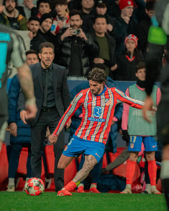 破防了！张本智和比手势，现场球迷给港队加油，日本队压力大